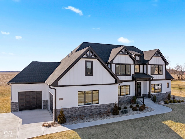 view of front of home featuring a garage and a front yard