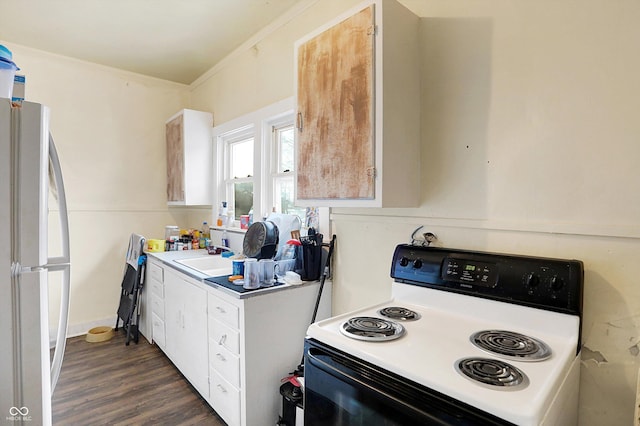 kitchen with dark wood-type flooring, sink, fridge, range with electric cooktop, and white cabinets