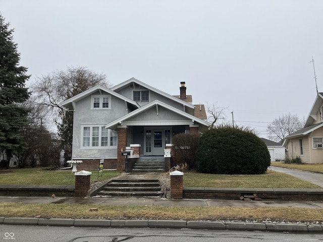 view of front of home with a front lawn