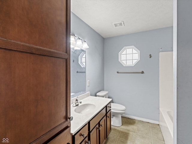 full bathroom featuring visible vents, toilet, vanity, a textured ceiling, and baseboards