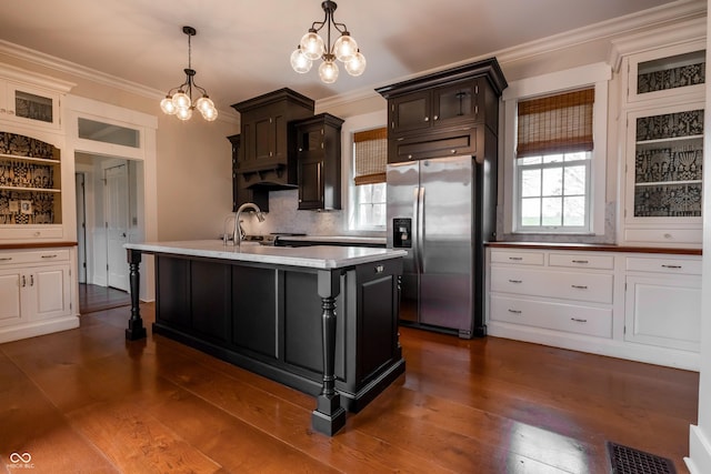 kitchen with crown molding, visible vents, a chandelier, and stainless steel appliances