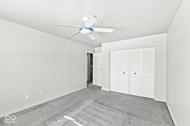 unfurnished bedroom featuring ceiling fan, a closet, carpet, and baseboards