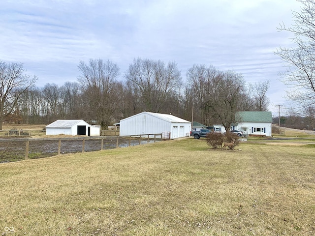 view of yard featuring an outbuilding