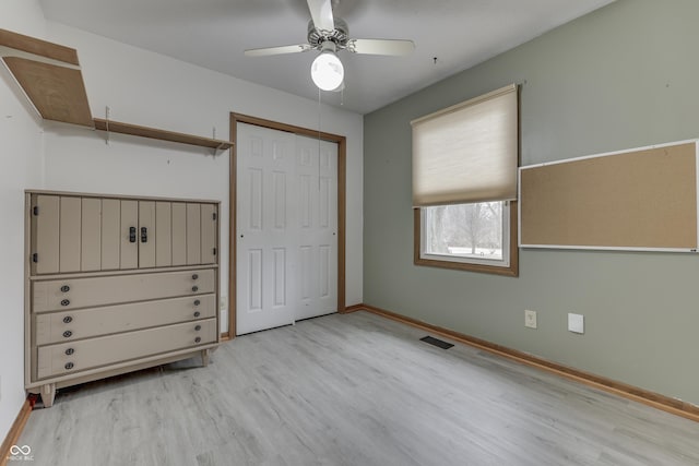 unfurnished bedroom with light wood-type flooring, a closet, and ceiling fan