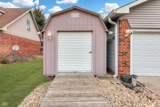 garage featuring a lawn