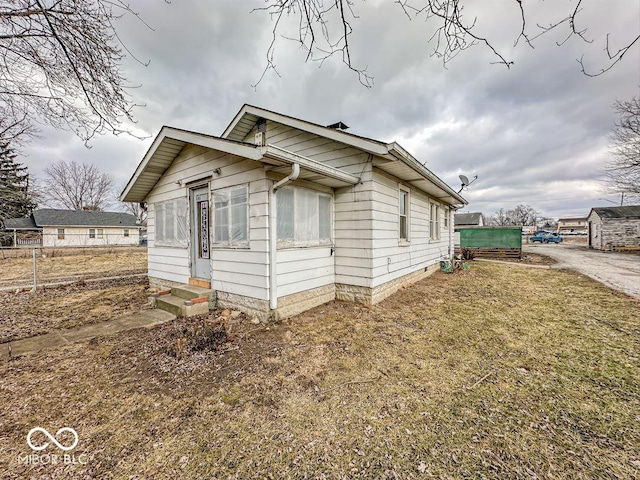 view of side of property featuring a lawn