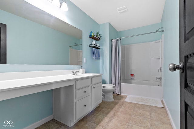 bathroom featuring vanity, toilet, baseboards, and shower / bath combo