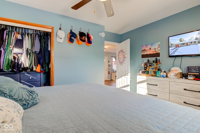 bedroom featuring ceiling fan and a closet