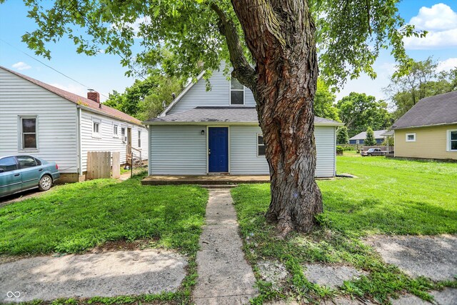 952 N Concord St, Indianapolis, IN 46222 - view of front of house featuring a front yard
