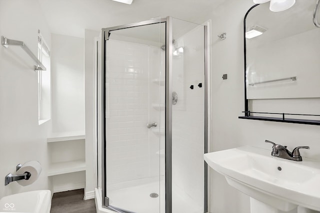 952 N Concord St, Indianapolis, IN 46222 - bathroom with a stall shower and a sink