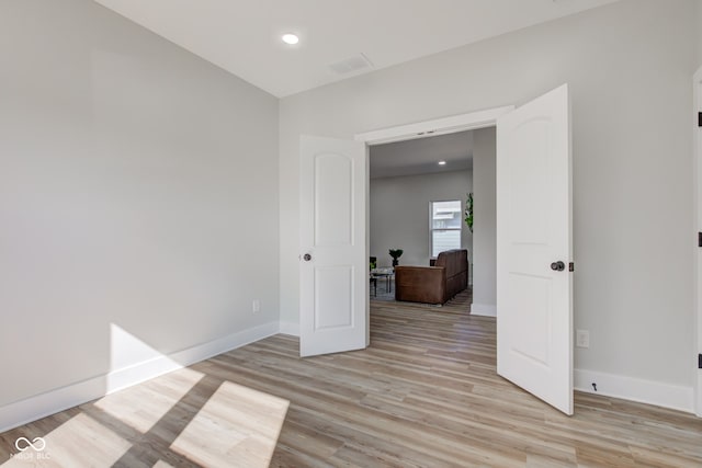 spare room with visible vents, recessed lighting, light wood-style flooring, and baseboards