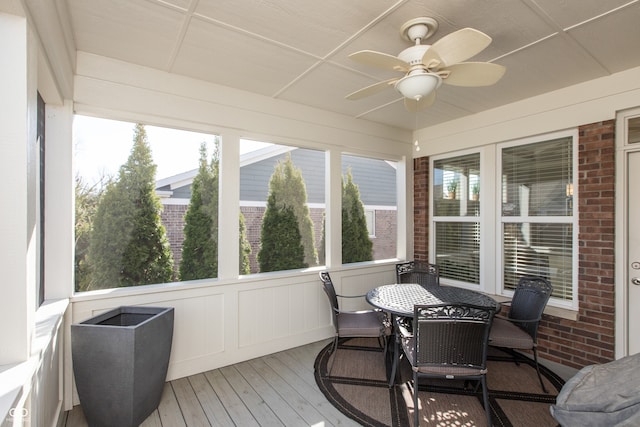 sunroom / solarium featuring ceiling fan