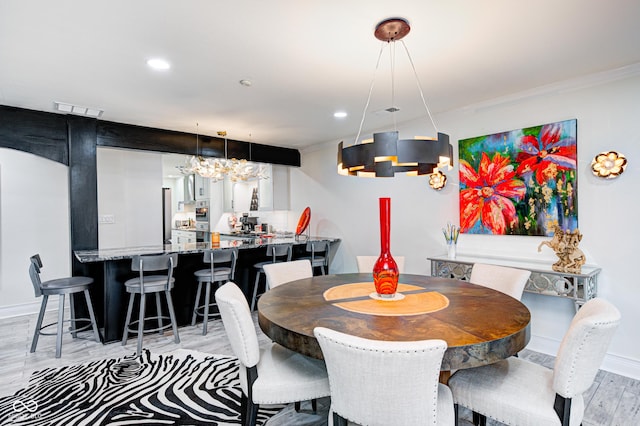 dining area with recessed lighting, visible vents, baseboards, ornamental molding, and light wood-type flooring