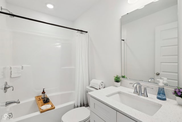 full bathroom featuring toilet, shower / tub combo with curtain, and vanity