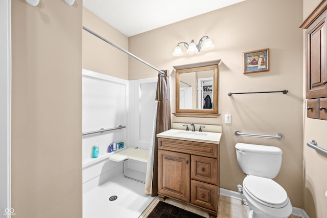 bathroom with toilet, a shower with curtain, and vanity