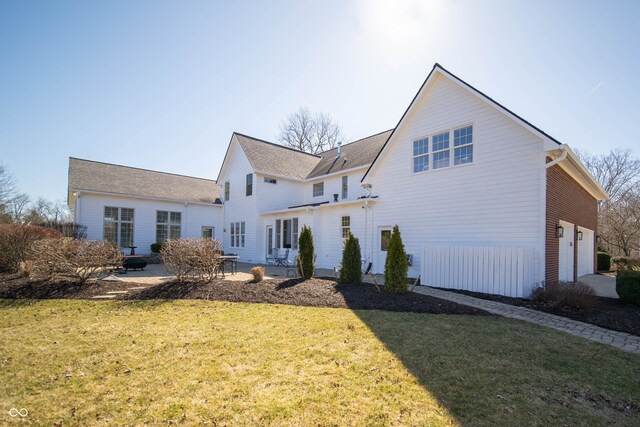 back of house featuring a lawn