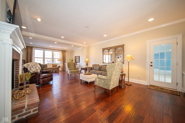 living room featuring baseboards, a healthy amount of sunlight, hardwood / wood-style floors, and ornamental molding