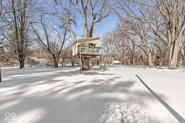 view of yard layered in snow