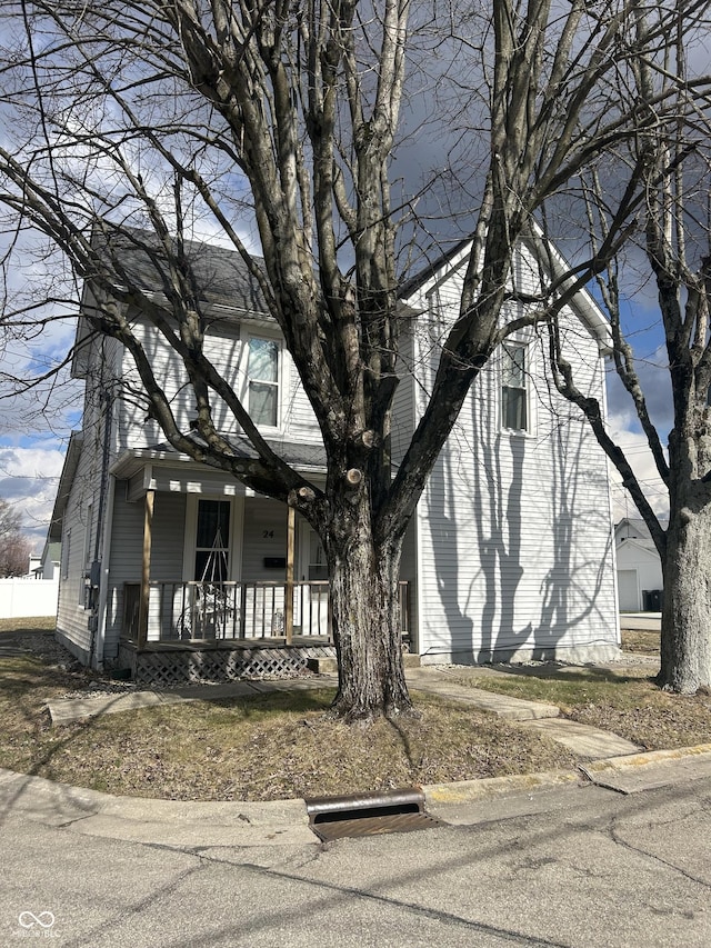 view of front of property featuring a porch