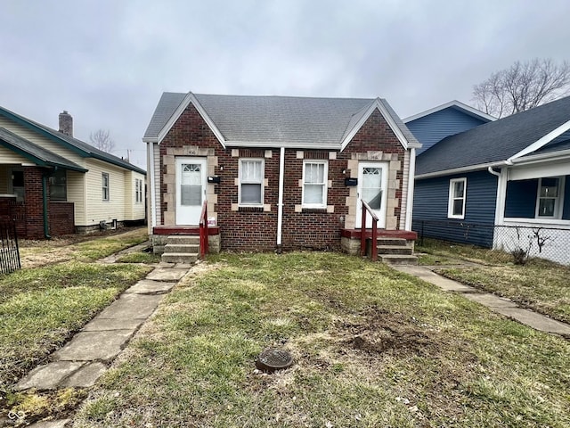 bungalow-style home featuring a front lawn