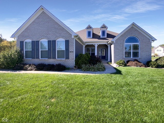 view of front of home featuring a front lawn