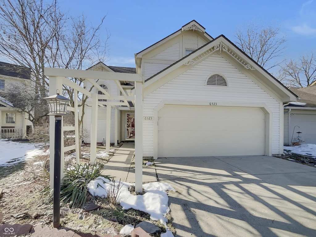 view of front of property featuring a garage and driveway