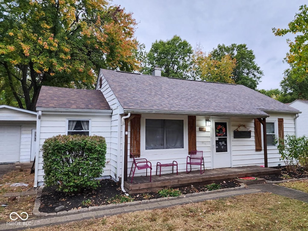 ranch-style house with covered porch