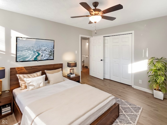 bedroom with light wood-style floors, baseboards, a ceiling fan, and a closet