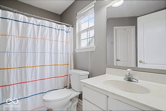 bathroom featuring a shower with curtain, vanity, and toilet