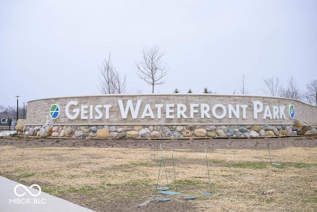 view of community / neighborhood sign