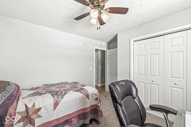 bedroom featuring a textured ceiling, ceiling fan, a closet, and baseboards