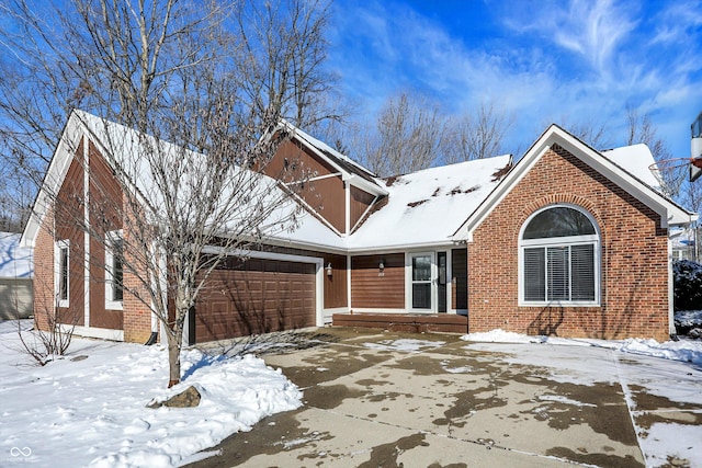 view of front facade featuring a garage