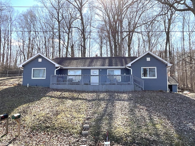 single story home featuring a shingled roof