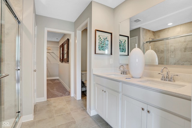 2134 Boxwood Dr, Greenfield, IN 46140 - full bath featuring toilet, a sink, a walk in closet, and a shower stall