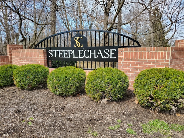 community / neighborhood sign featuring fence