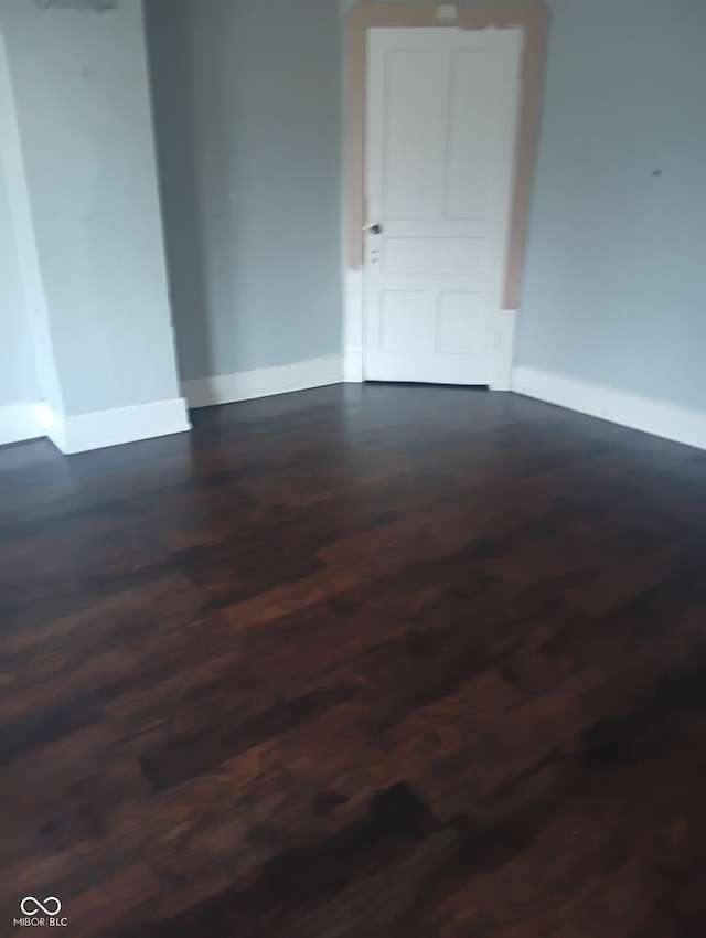 1808 E Washington St, Indianapolis, IN 46201 - unfurnished room with baseboards and dark wood finished floors