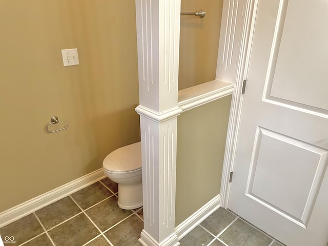 bathroom featuring toilet, baseboards, and tile patterned floors