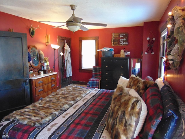 bedroom featuring ceiling fan