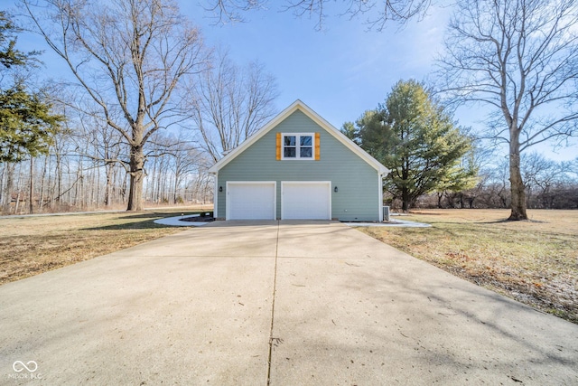 view of side of property featuring an outdoor structure, a detached garage, and a lawn