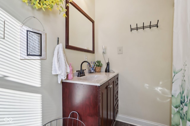 full bath featuring a shower with curtain and vanity