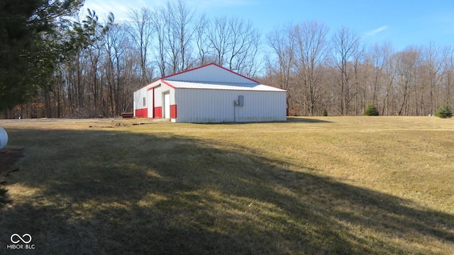 view of yard featuring an outbuilding and an outdoor structure