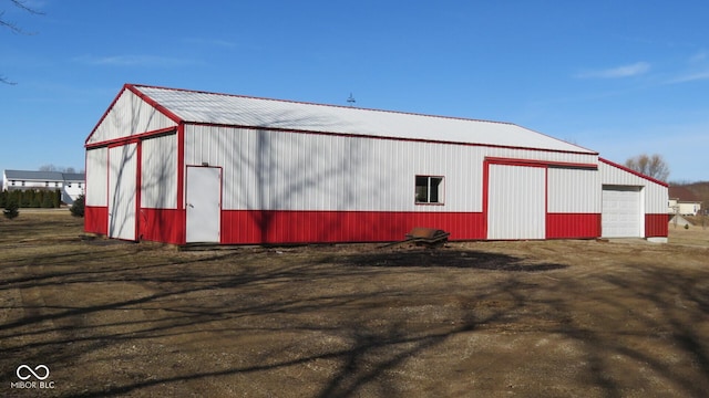 view of pole building with driveway