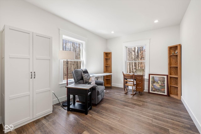 living area featuring a healthy amount of sunlight, dark wood-style floors, baseboards, and recessed lighting