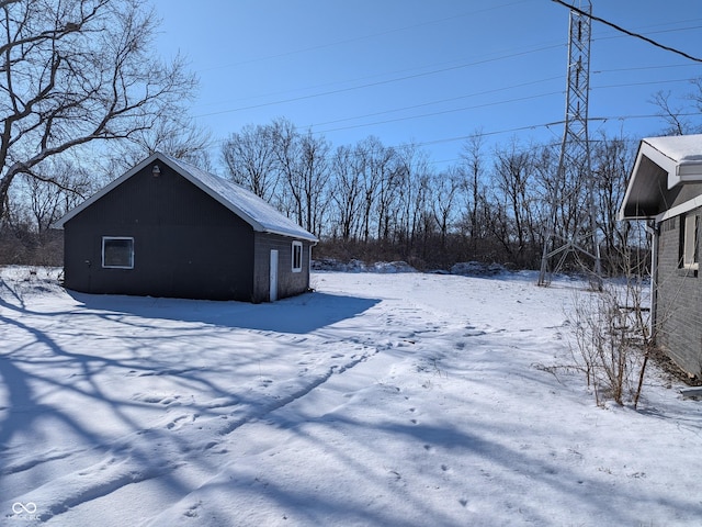 view of yard layered in snow