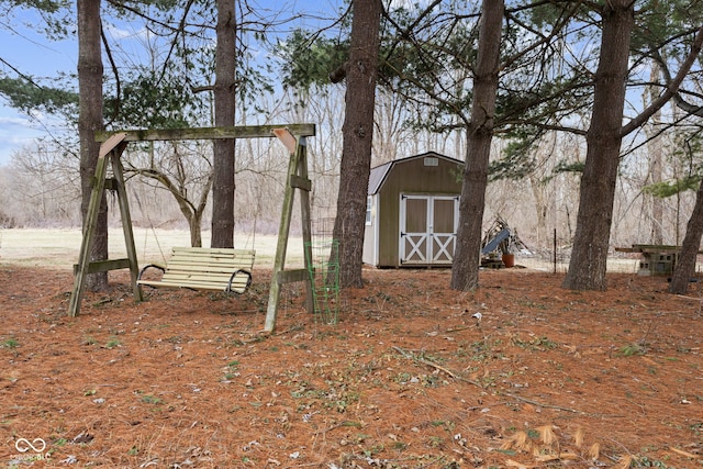 view of yard featuring a storage shed and an outdoor structure