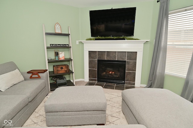 living area with a fireplace and baseboards