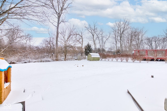 view of yard layered in snow