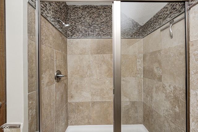 690 N 600 W, Lebanon, IN 46052 - bathroom with a stall shower