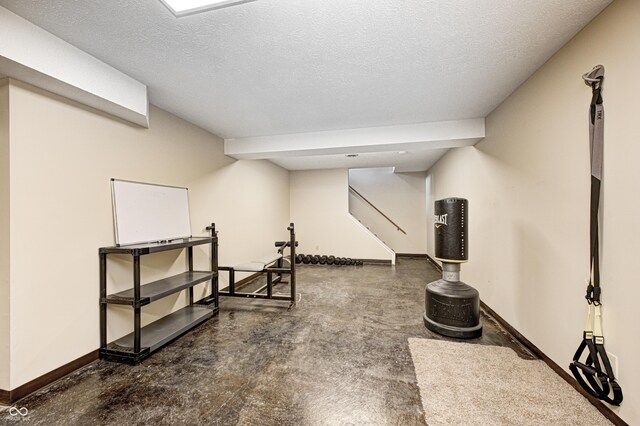 690 N 600 W, Lebanon, IN 46052 - exercise room with a textured ceiling and baseboards