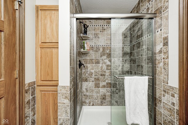 690 N 600 W, Lebanon, IN 46052 - bathroom with a shower stall and a textured ceiling